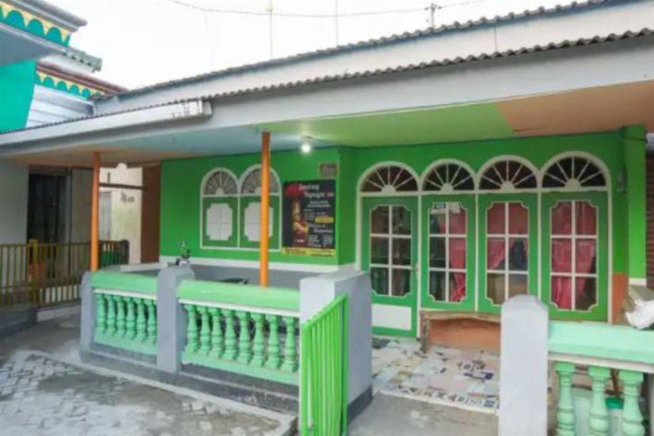 Gandrung Payungan Family Inn Banyuwangi  Exterior photo