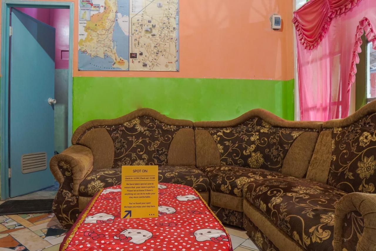 Gandrung Payungan Family Inn Banyuwangi  Exterior photo